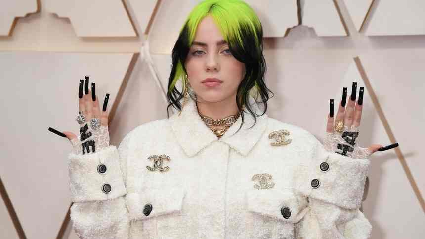 Billie Eilish Paired a Corset With Sweatpants As a result of Publish-Vax Vogue Has No Guidelines
